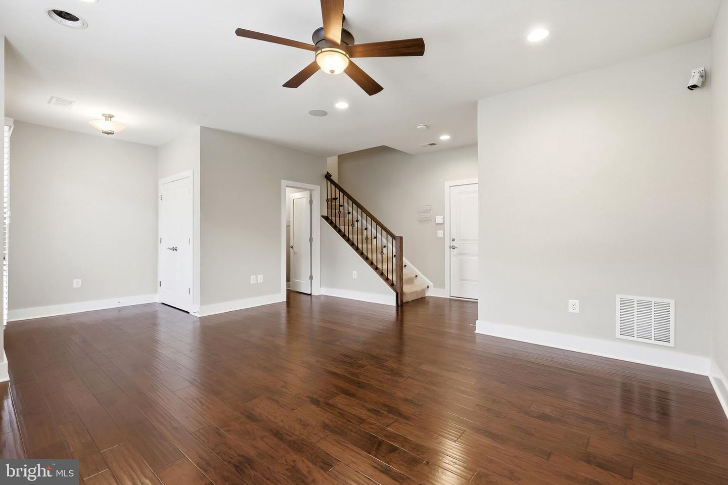 44735 Medway Ter Property Photo 7