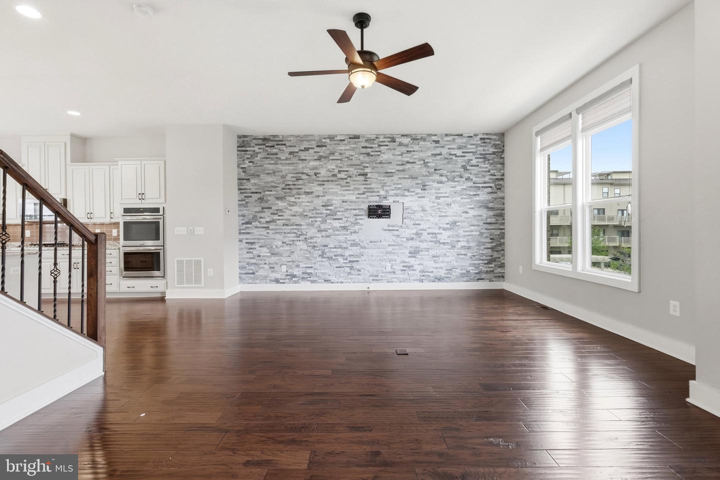 44735 Medway Ter Property Photo 10