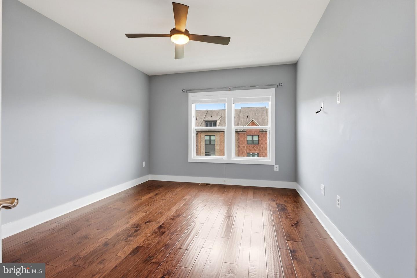 44735 Medway Ter Property Photo 12