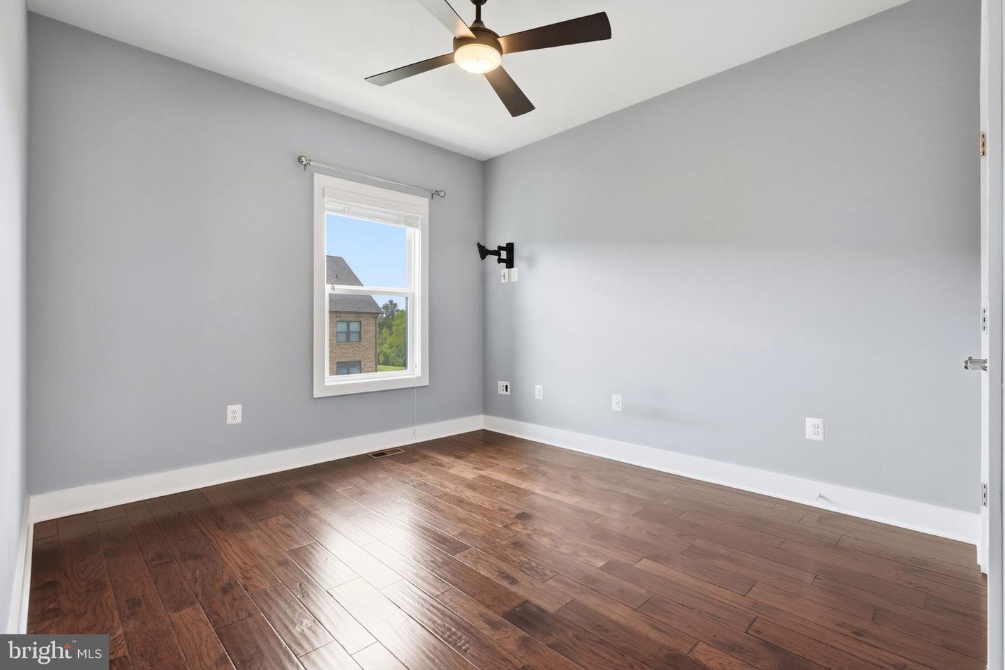 44735 Medway Ter Property Photo 14