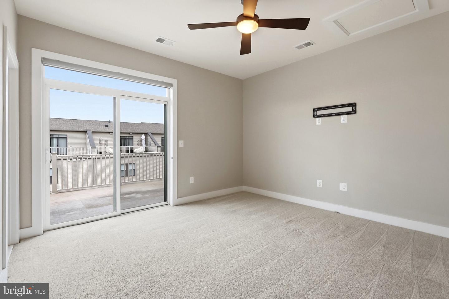 44735 Medway Ter Property Photo 15