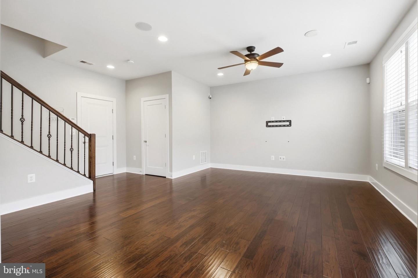44735 Medway Ter Property Photo 27