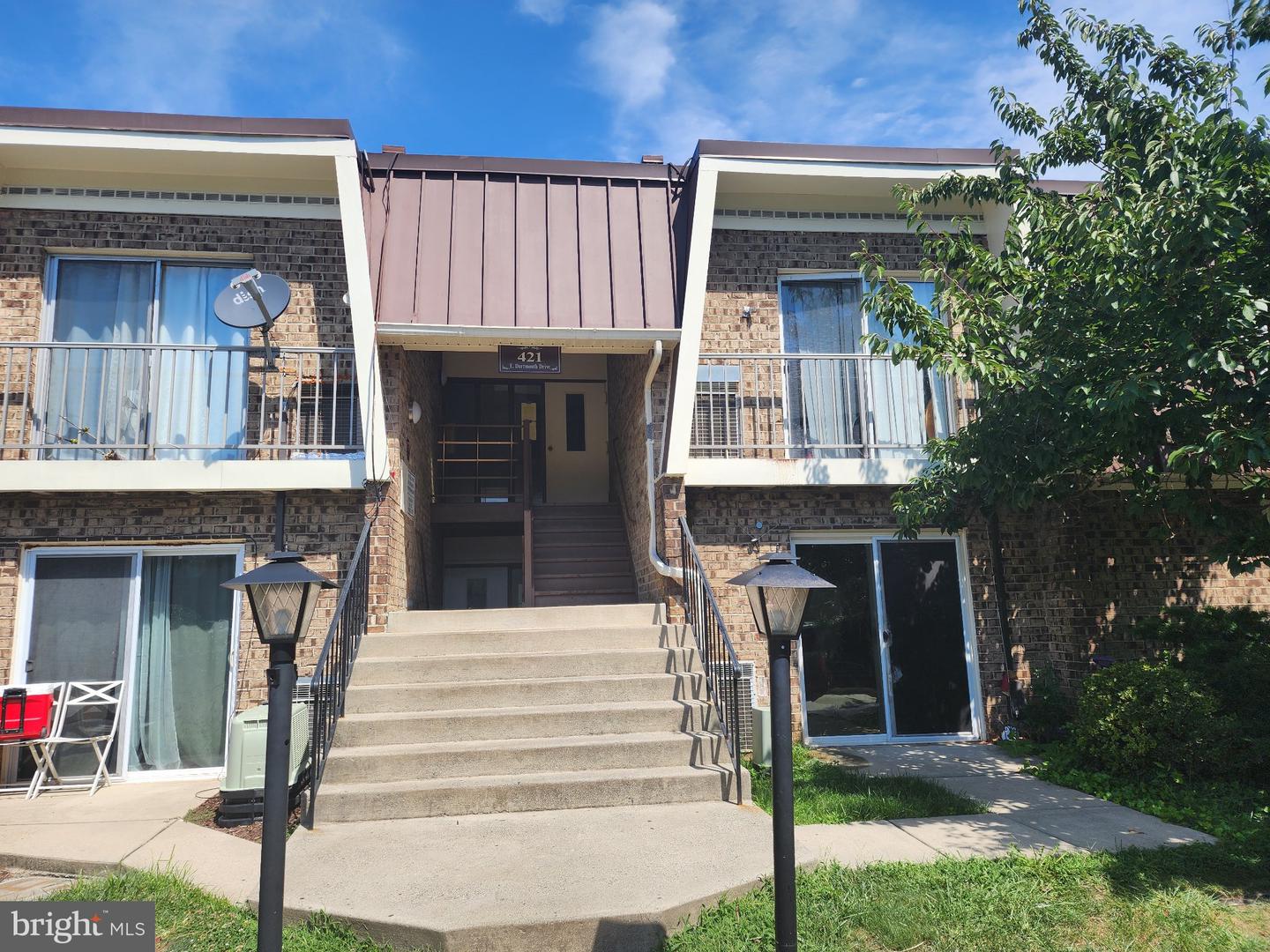 421 Dartmouth Dr #8 Property Photo 1