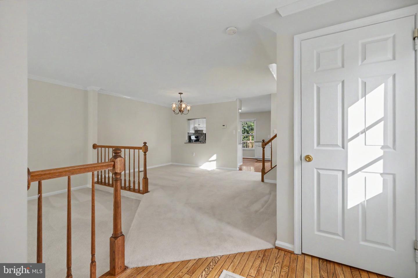 21130 Winding Brook Sq Property Photo 12