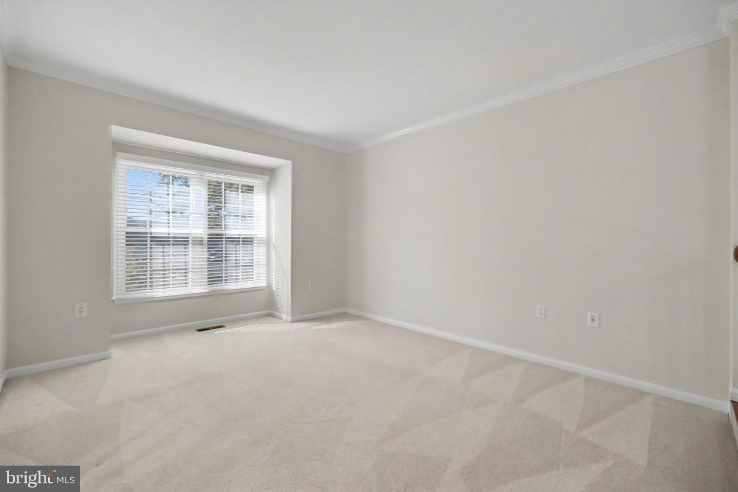 21130 Winding Brook Sq Property Photo 13