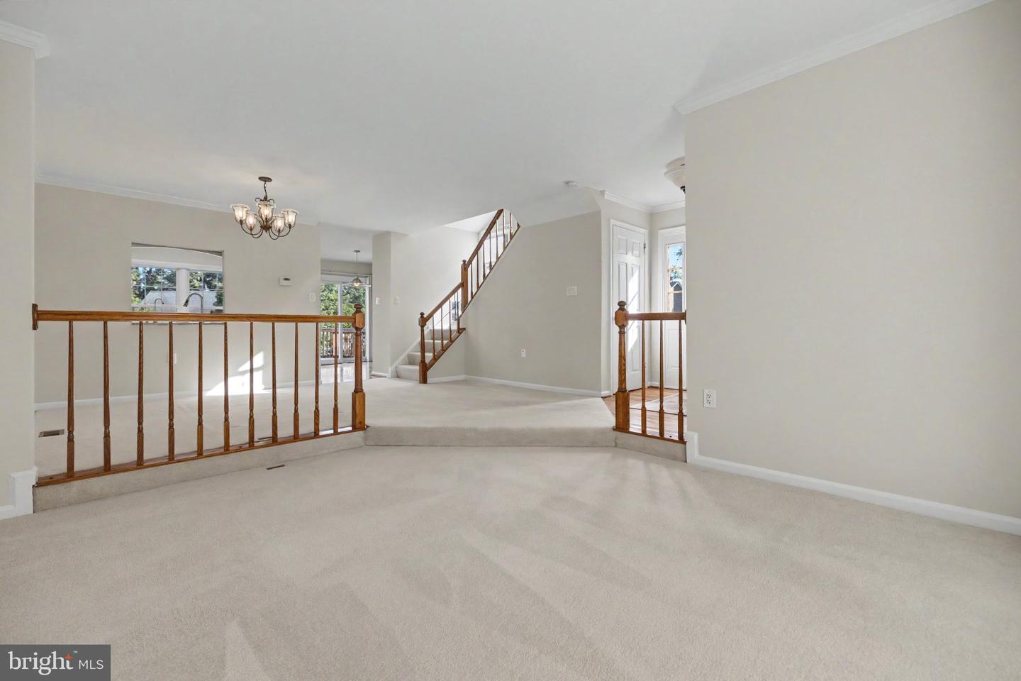 21130 Winding Brook Sq Property Photo 14