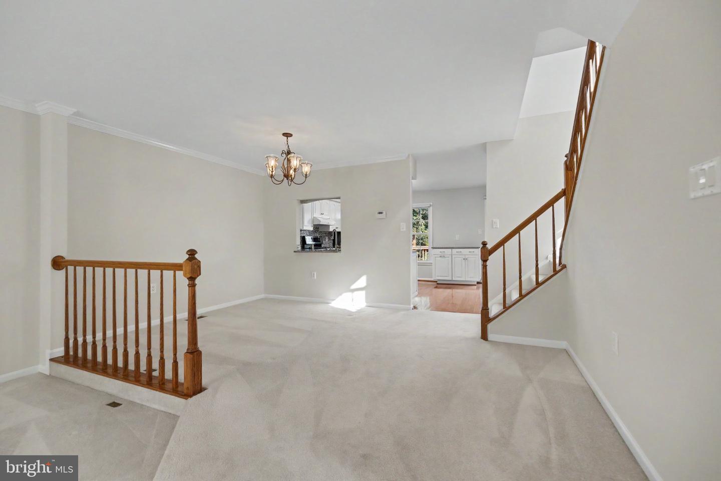 21130 Winding Brook Sq Property Photo 17
