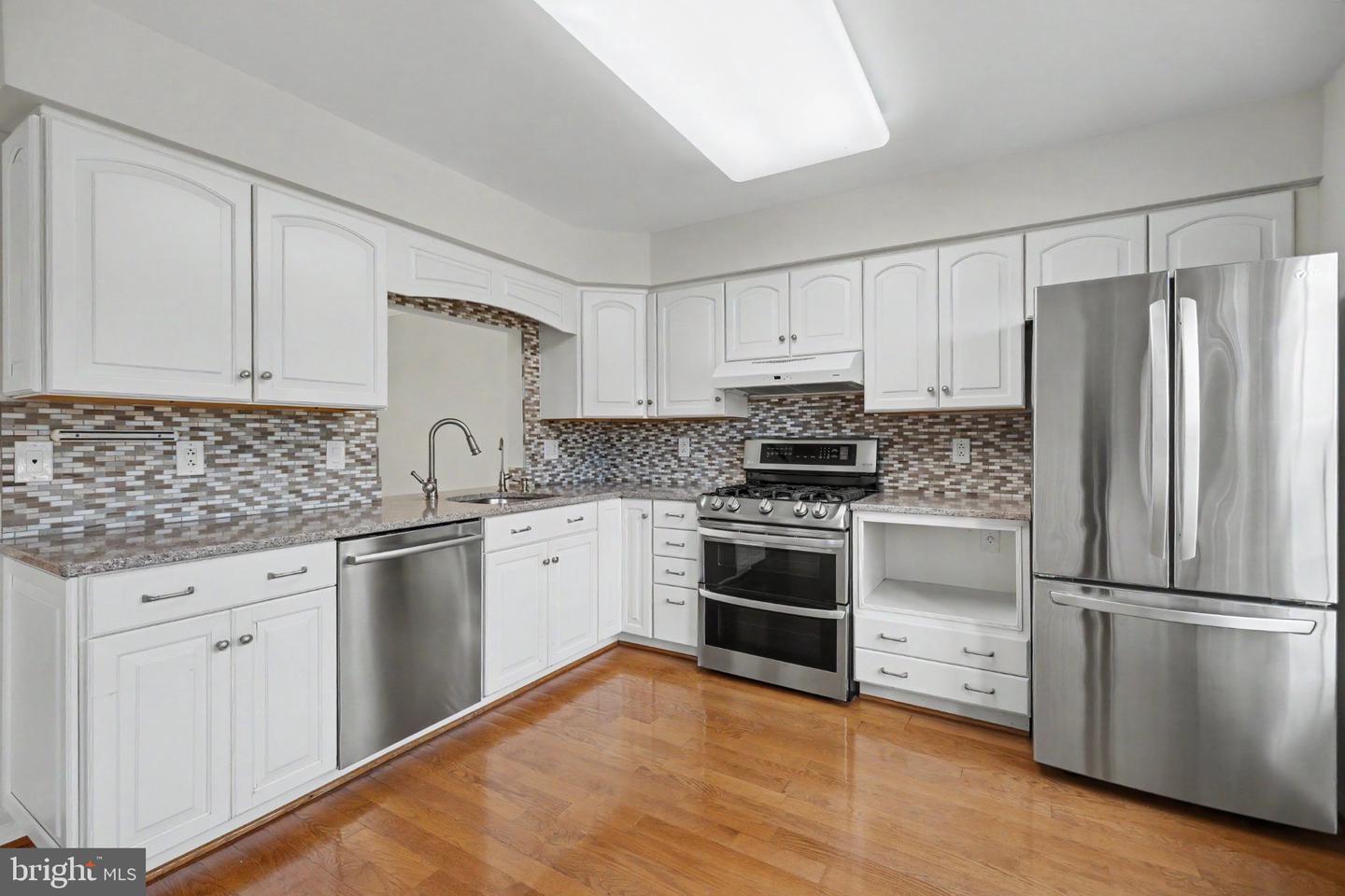 21130 Winding Brook Sq Property Photo 24