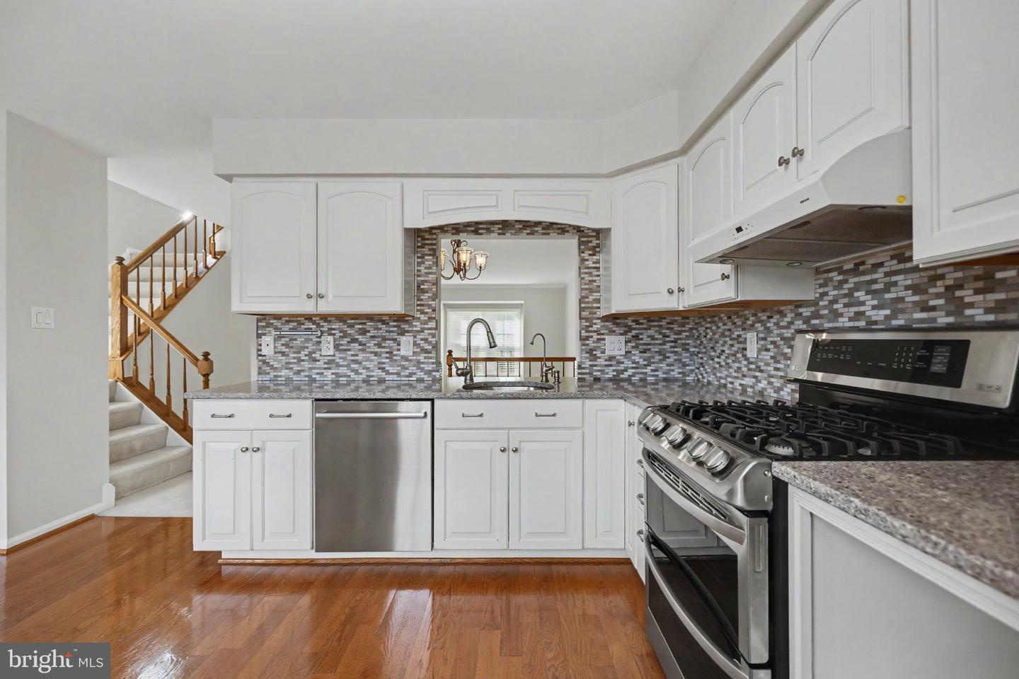 21130 Winding Brook Sq Property Photo 28