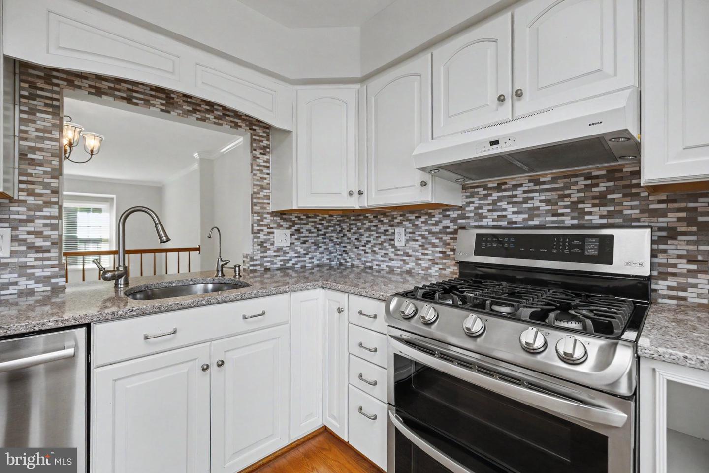21130 Winding Brook Sq Property Photo 31