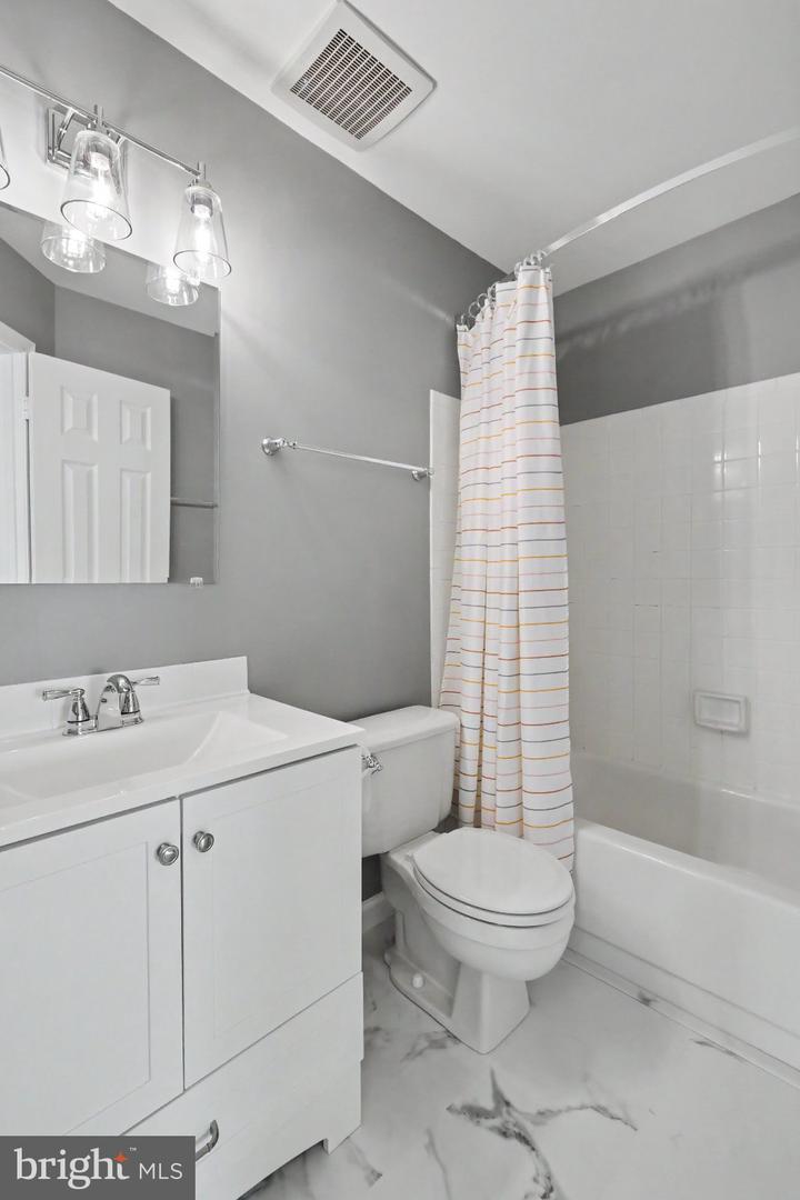 21130 Winding Brook Sq Property Photo 42