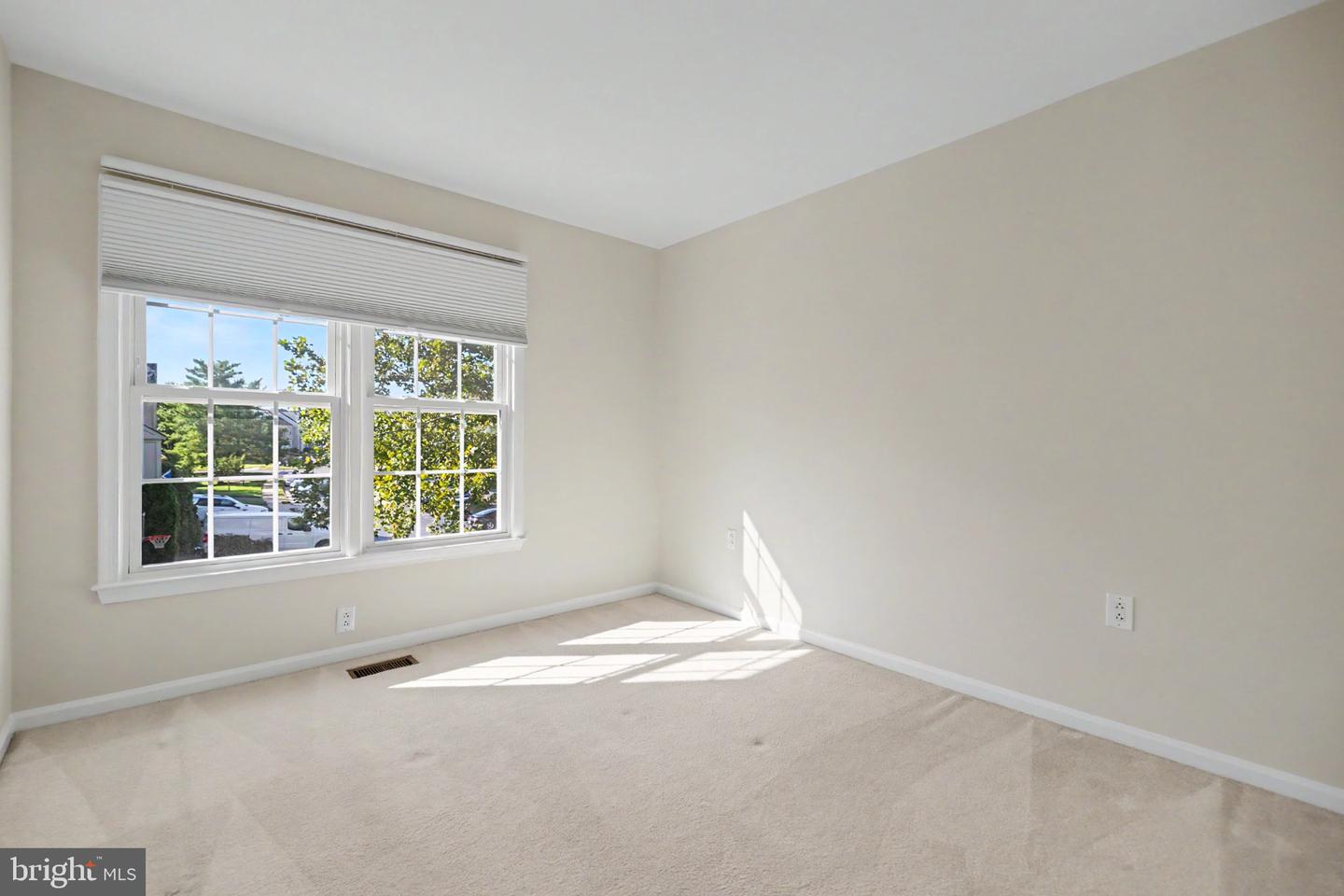 21130 Winding Brook Sq Property Photo 43