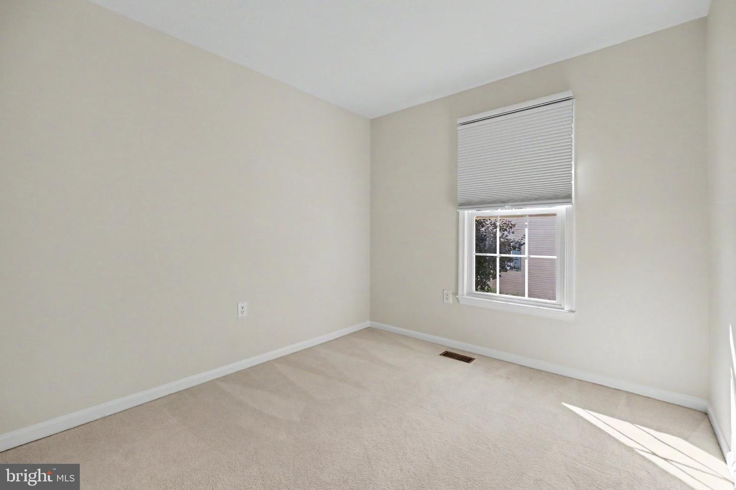 21130 Winding Brook Sq Property Photo 45