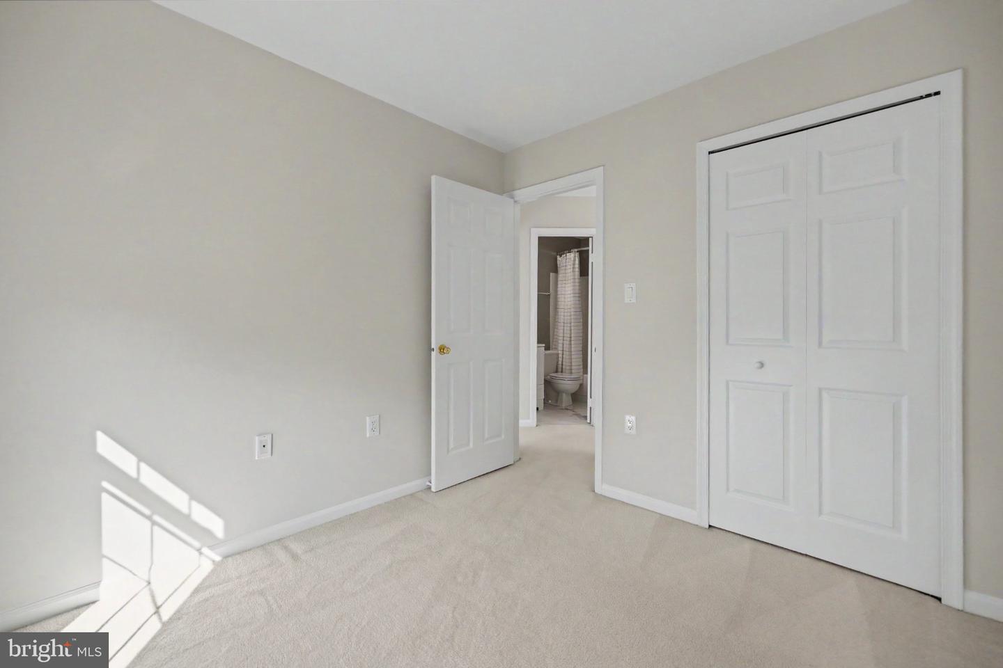 21130 Winding Brook Sq Property Photo 46