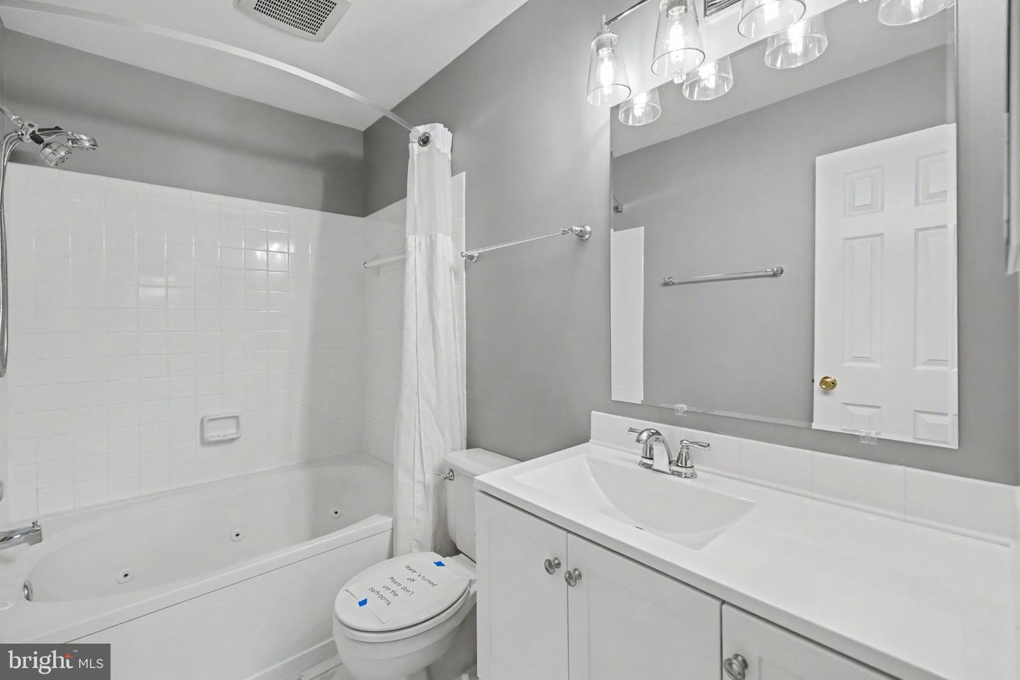 21130 Winding Brook Sq Property Photo 49