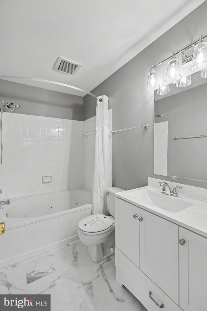 21130 Winding Brook Sq Property Photo 50