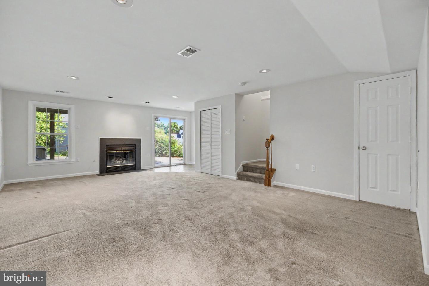 21130 Winding Brook Sq Property Photo 52