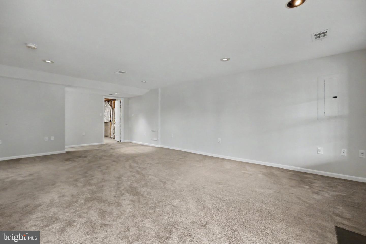 21130 Winding Brook Sq Property Photo 54