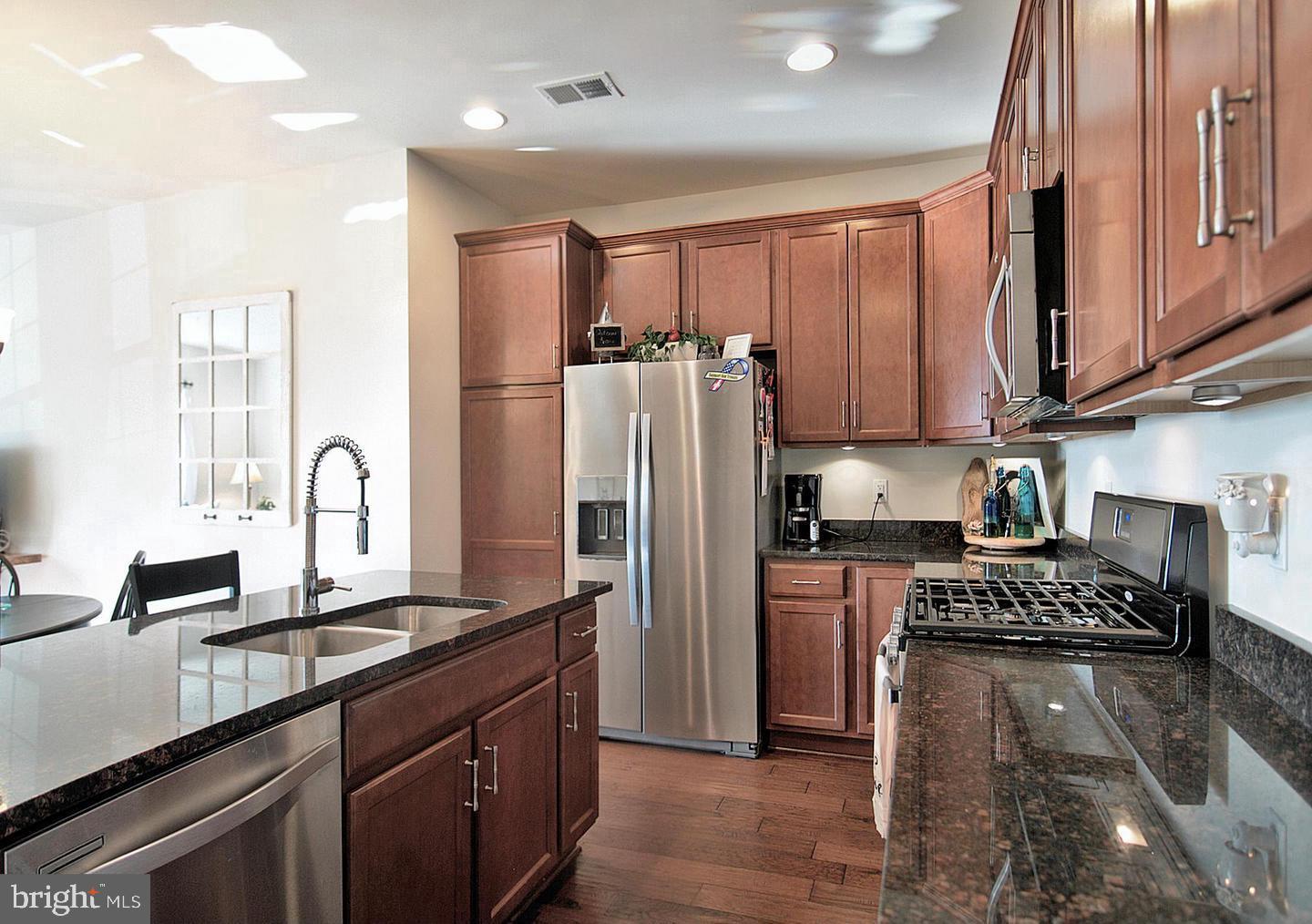 20606 Maitland Ter #14 H Property Photo 3