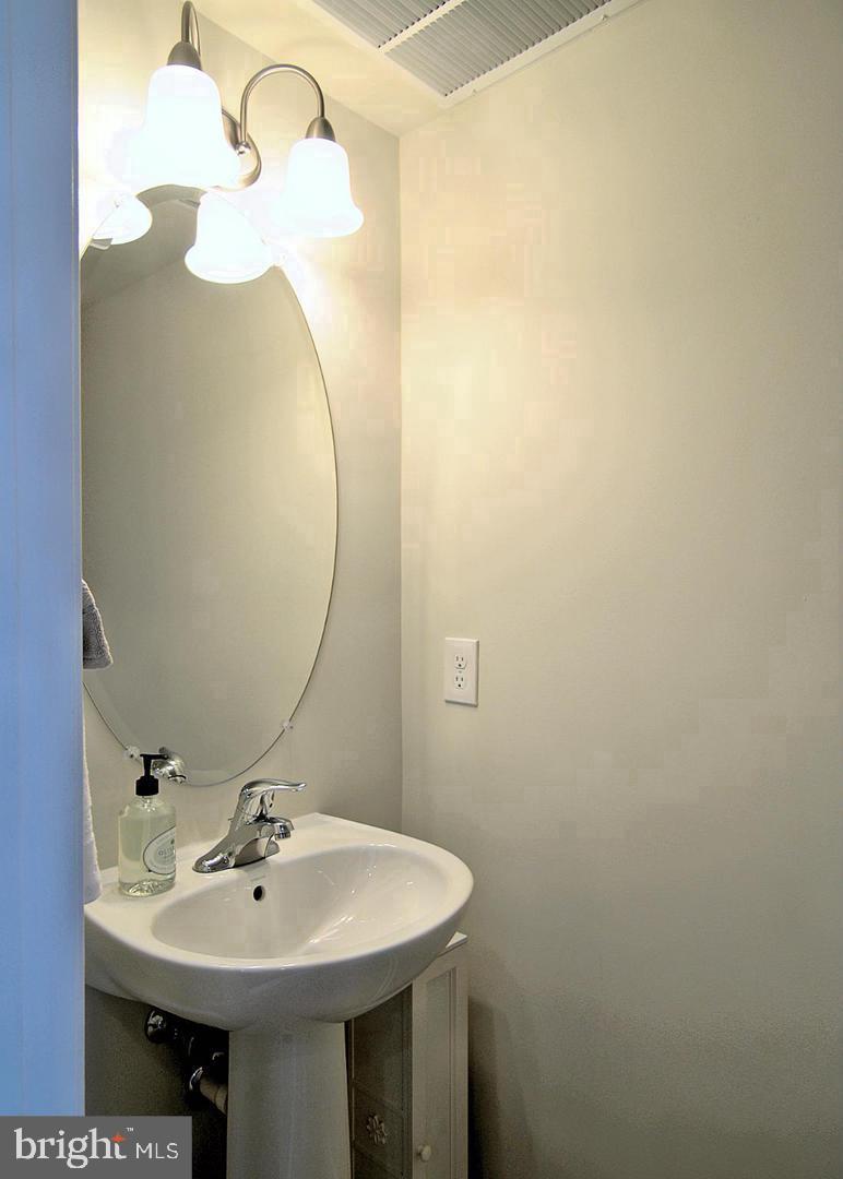 20606 Maitland Ter #14 H Property Photo 5