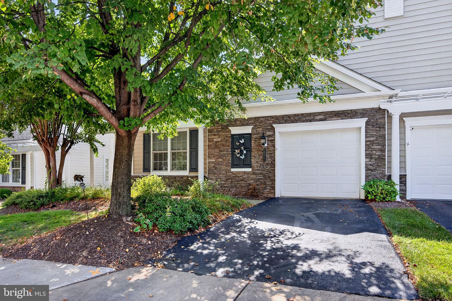 20577 Rosewood Manor Sq Property Photo 4