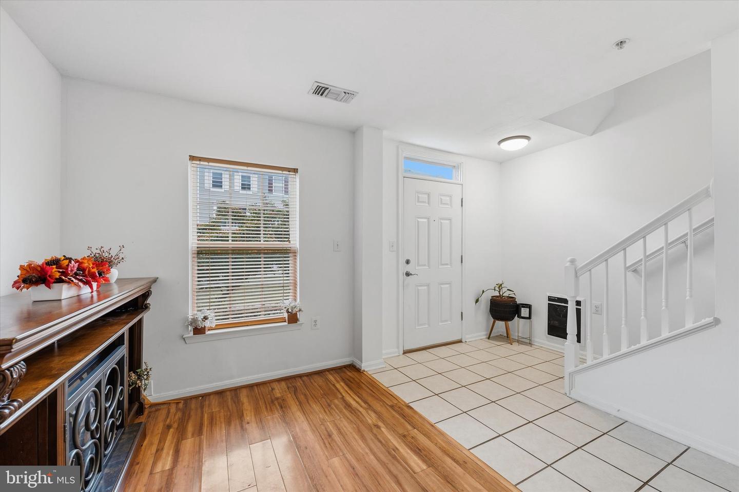 21845 Jarvis Sq Property Photo 6
