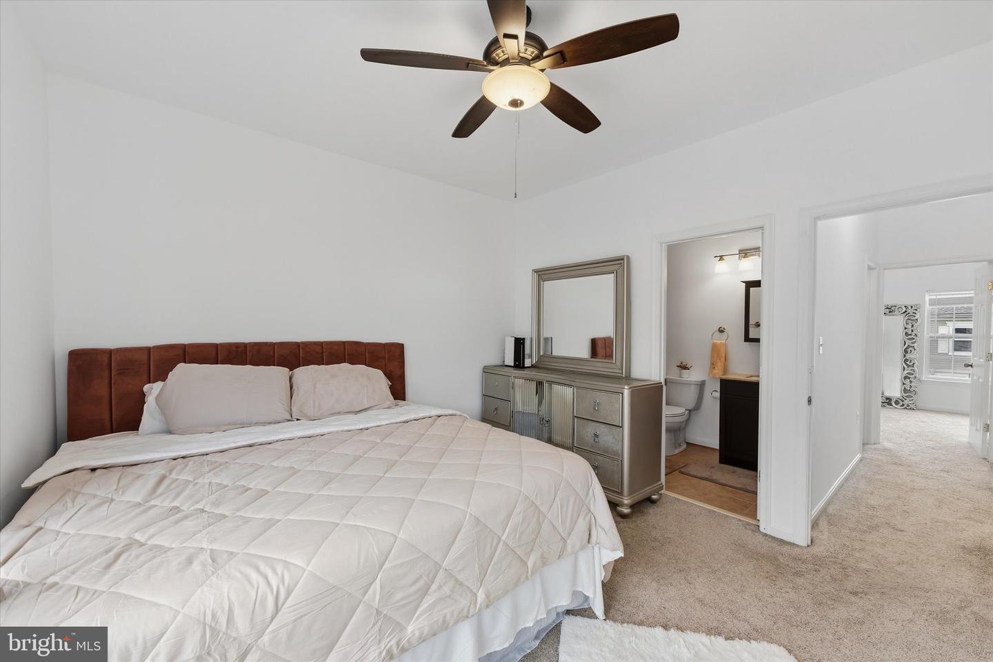21845 Jarvis Sq Property Photo 17