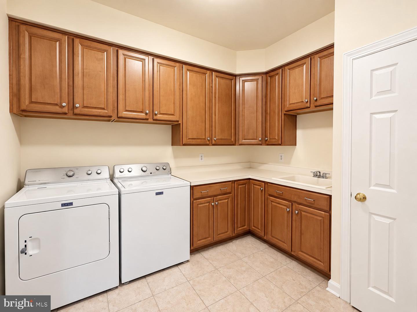 47636 Mid Surrey Sq Property Photo 17