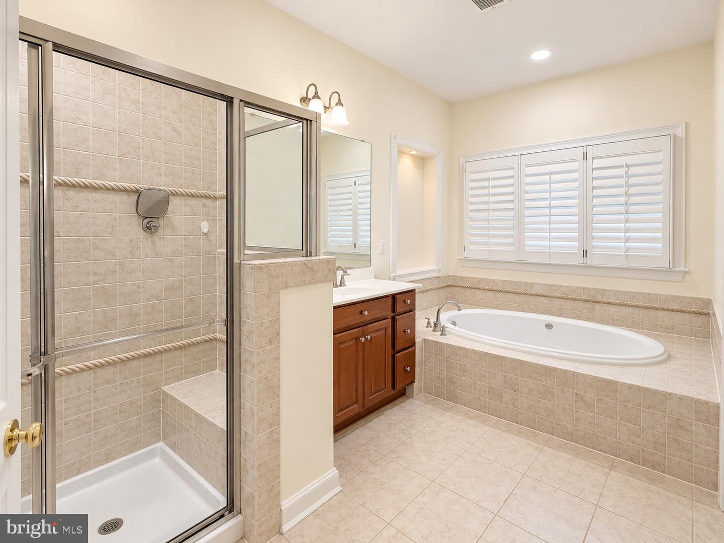47636 Mid Surrey Sq Property Photo 19