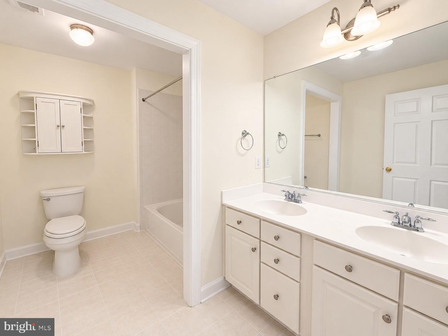 47636 Mid Surrey Sq Property Photo 24