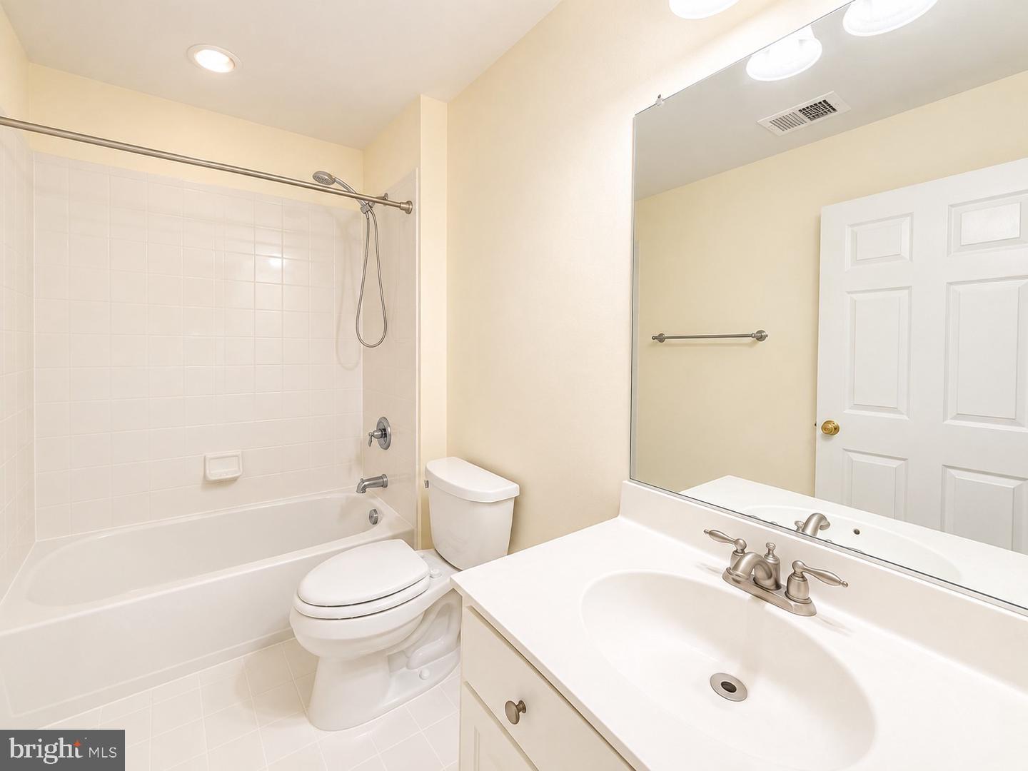 47636 Mid Surrey Sq Property Photo 26