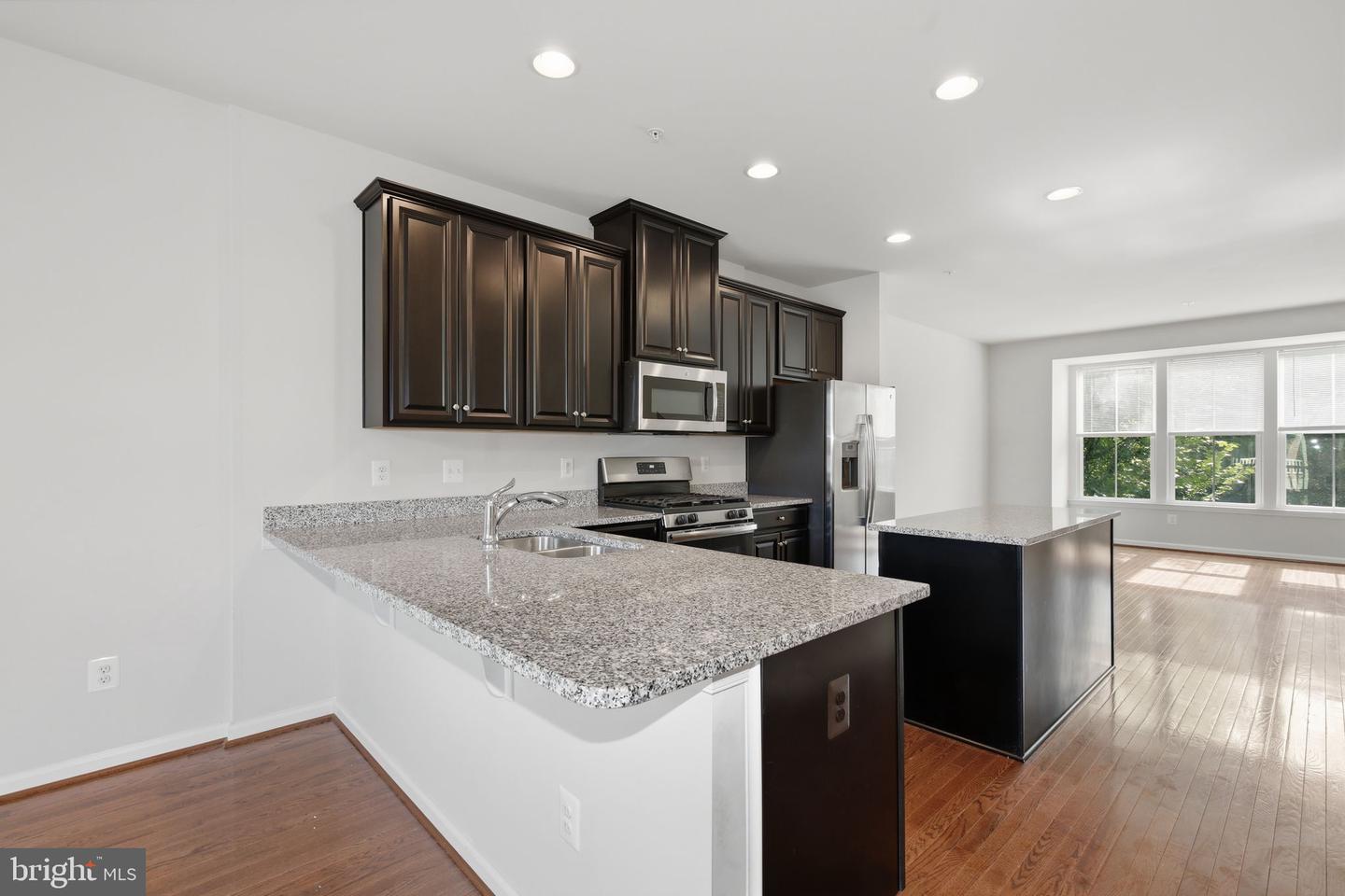 22322 Foundation Dr Property Photo 15