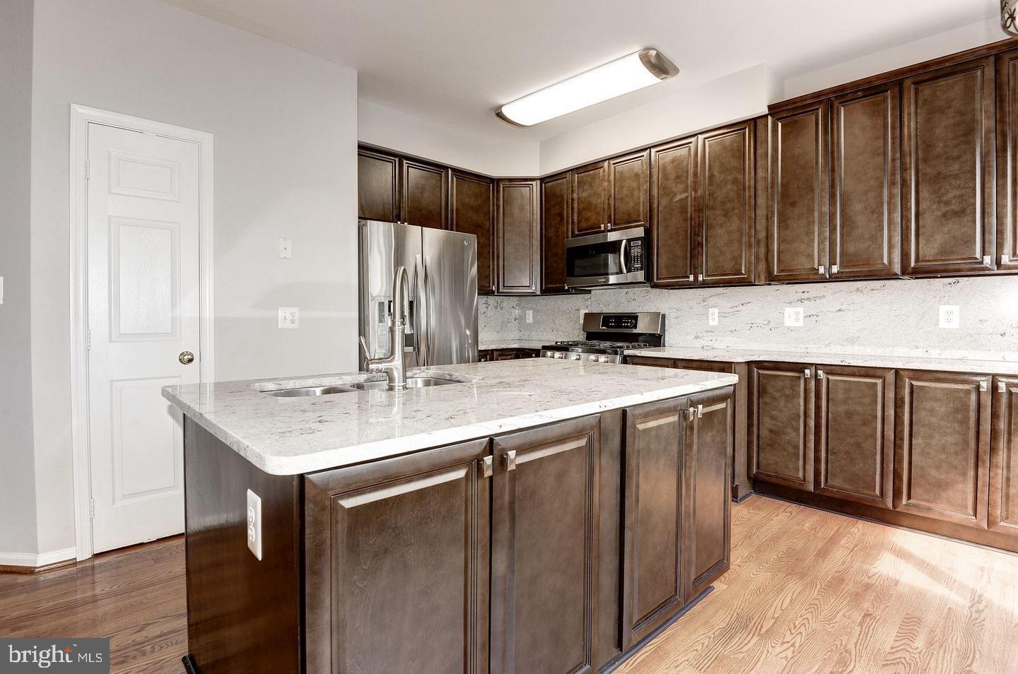 21264 Victorias Cross Ter Property Photo 16