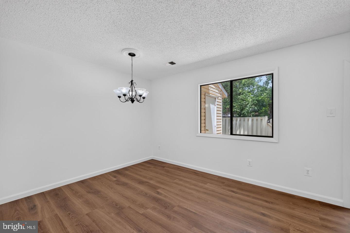 28 Wedgedale Dr Property Photo 5