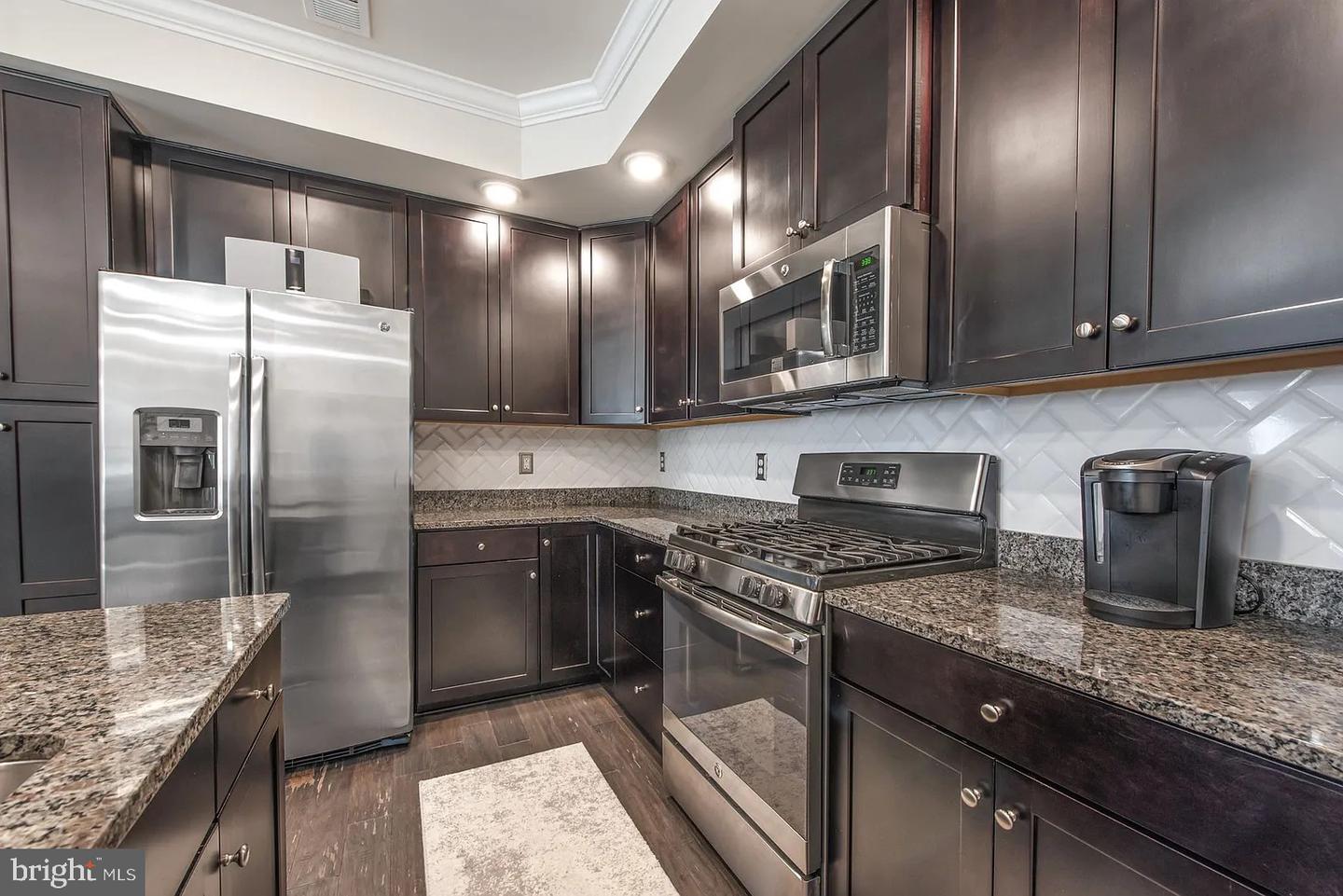 42213 Piebald Sq Property Photo 5