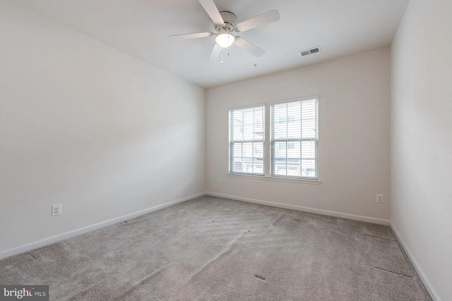 42213 Piebald Sq Property Photo 12
