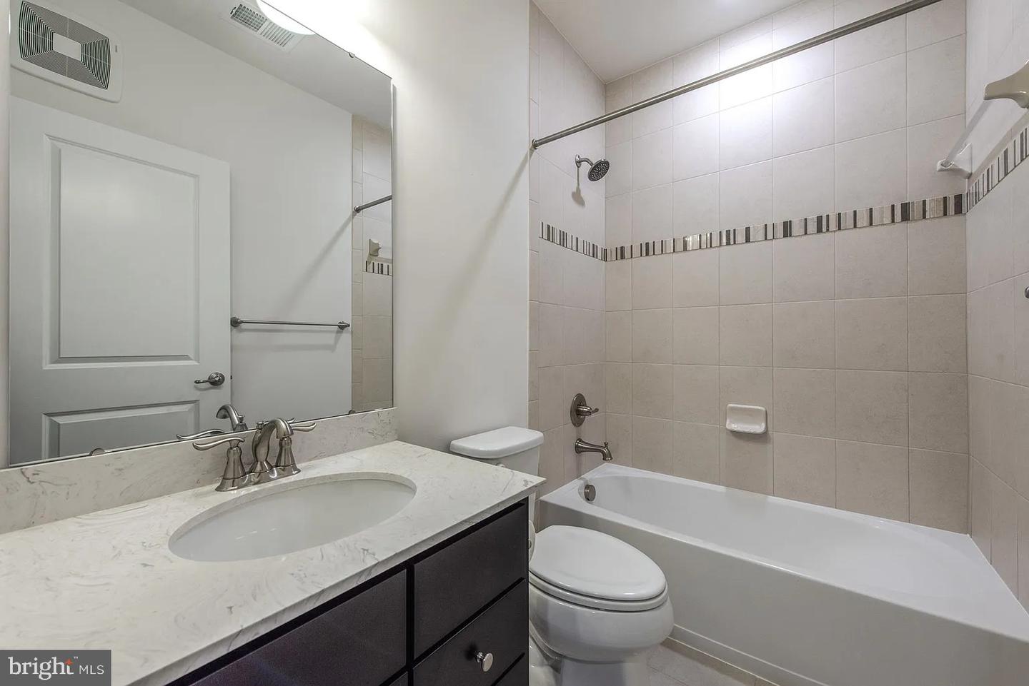 42213 Piebald Sq Property Photo 13