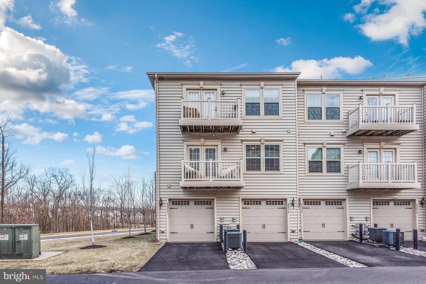 42213 Piebald Sq Property Photo 15