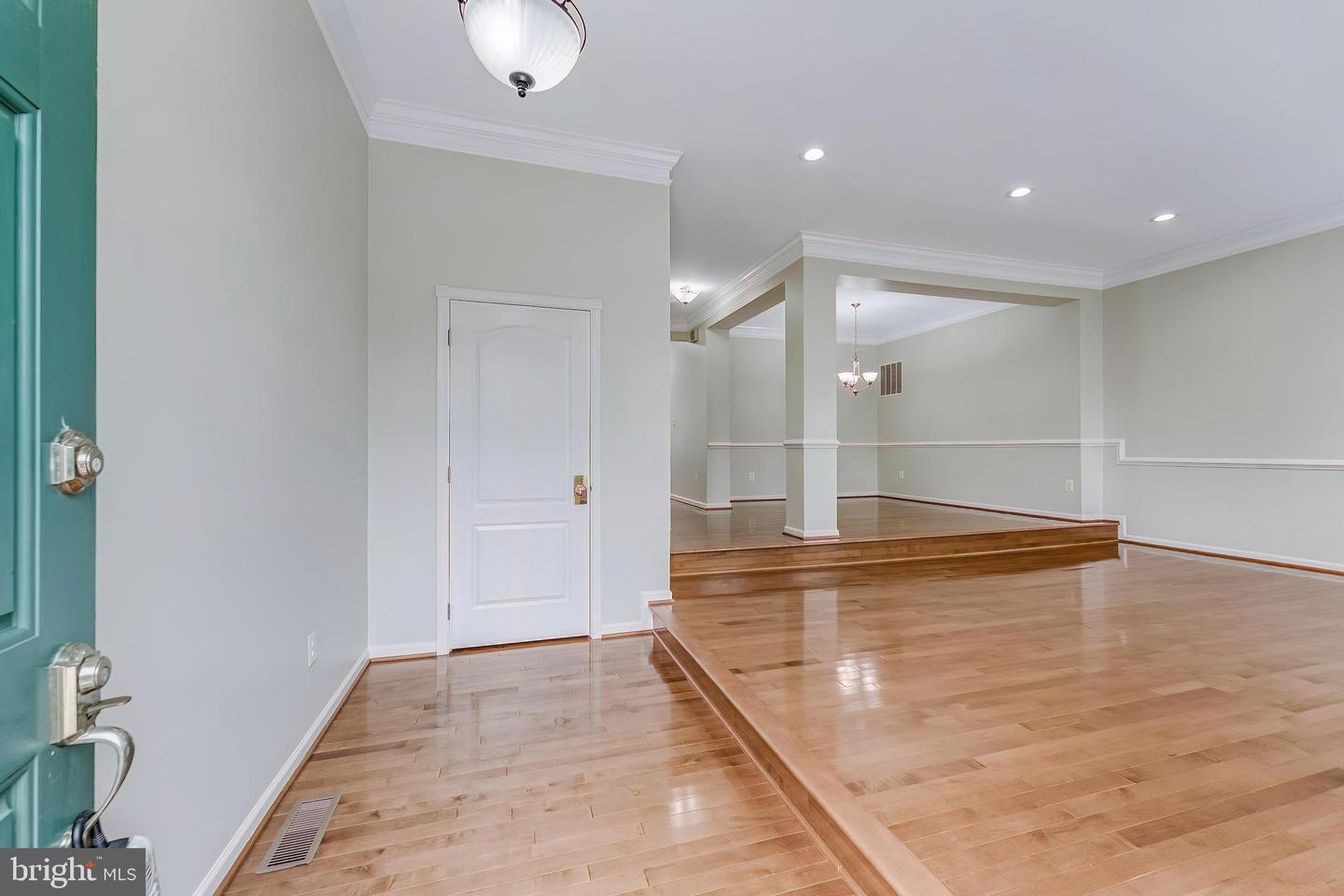 43619 Picketts Corner Ter Property Photo 2