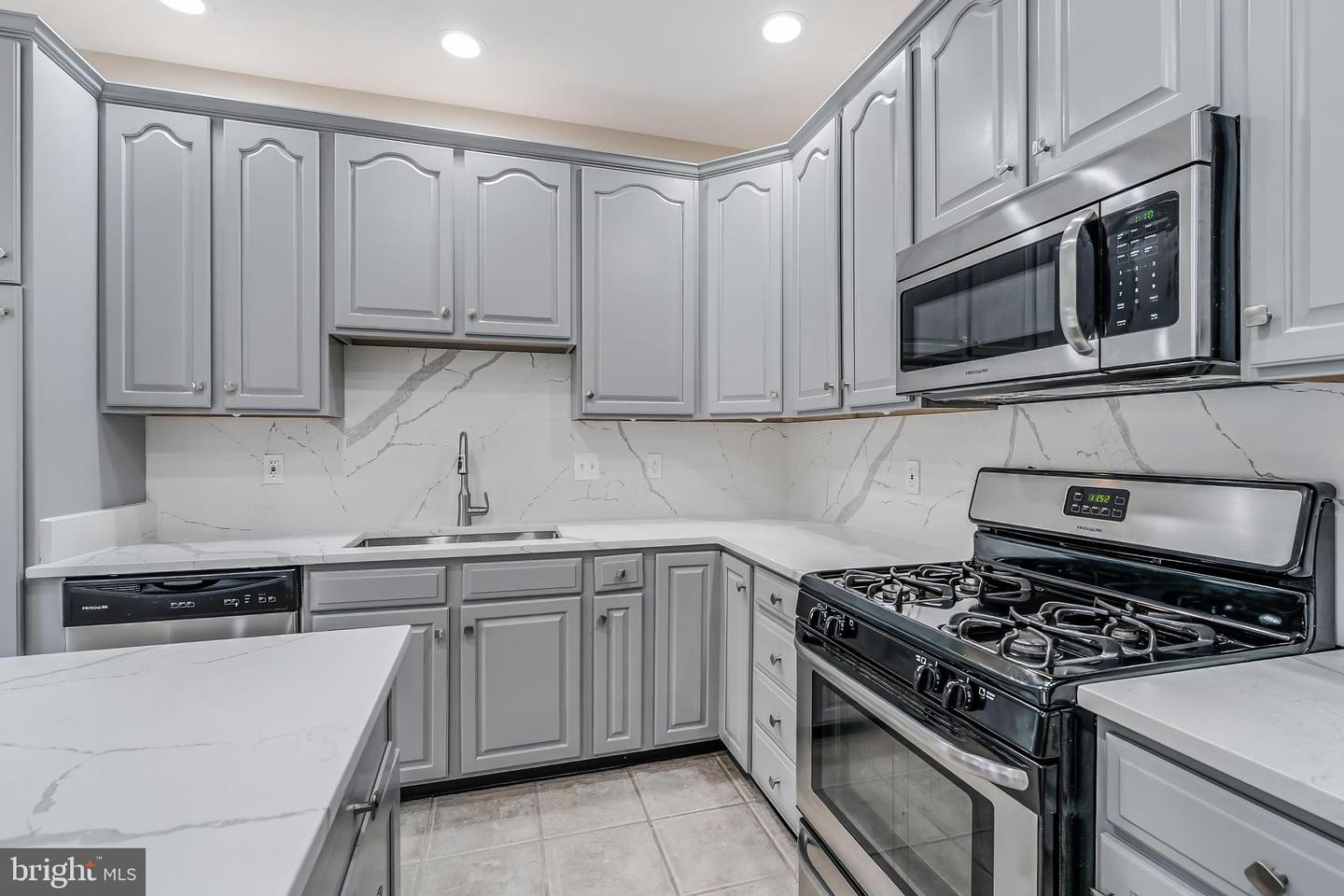 43619 Picketts Corner Ter Property Photo 18