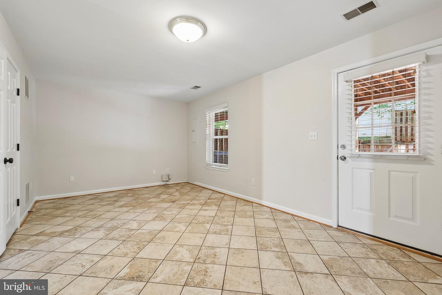45553 Reading Ter Property Photo 4