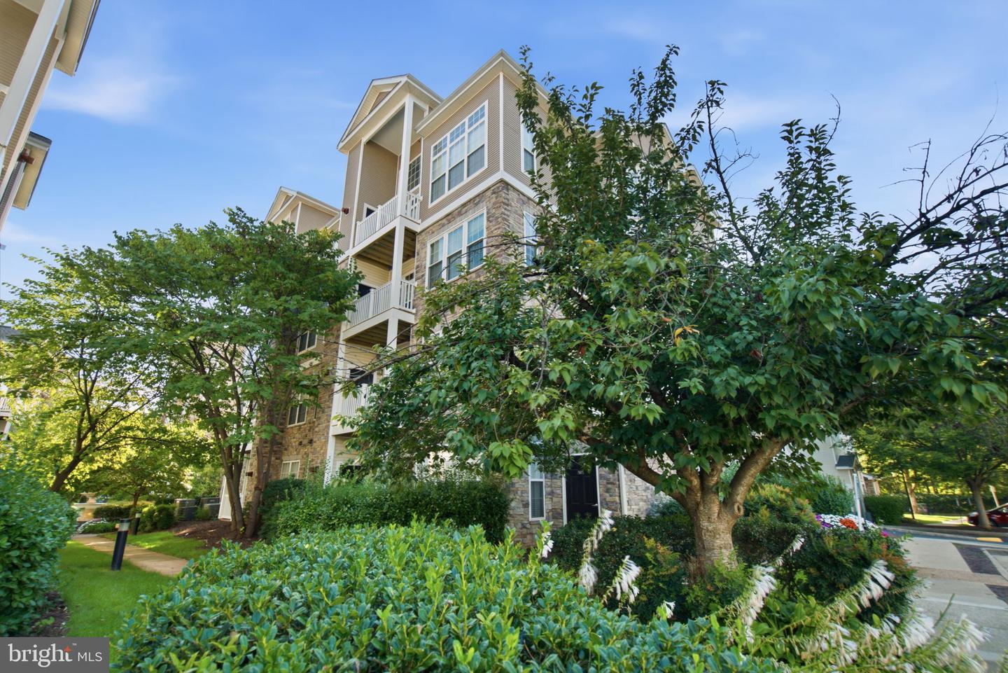 506 SUNSET VIEW TER SE #304 Property Photo 1