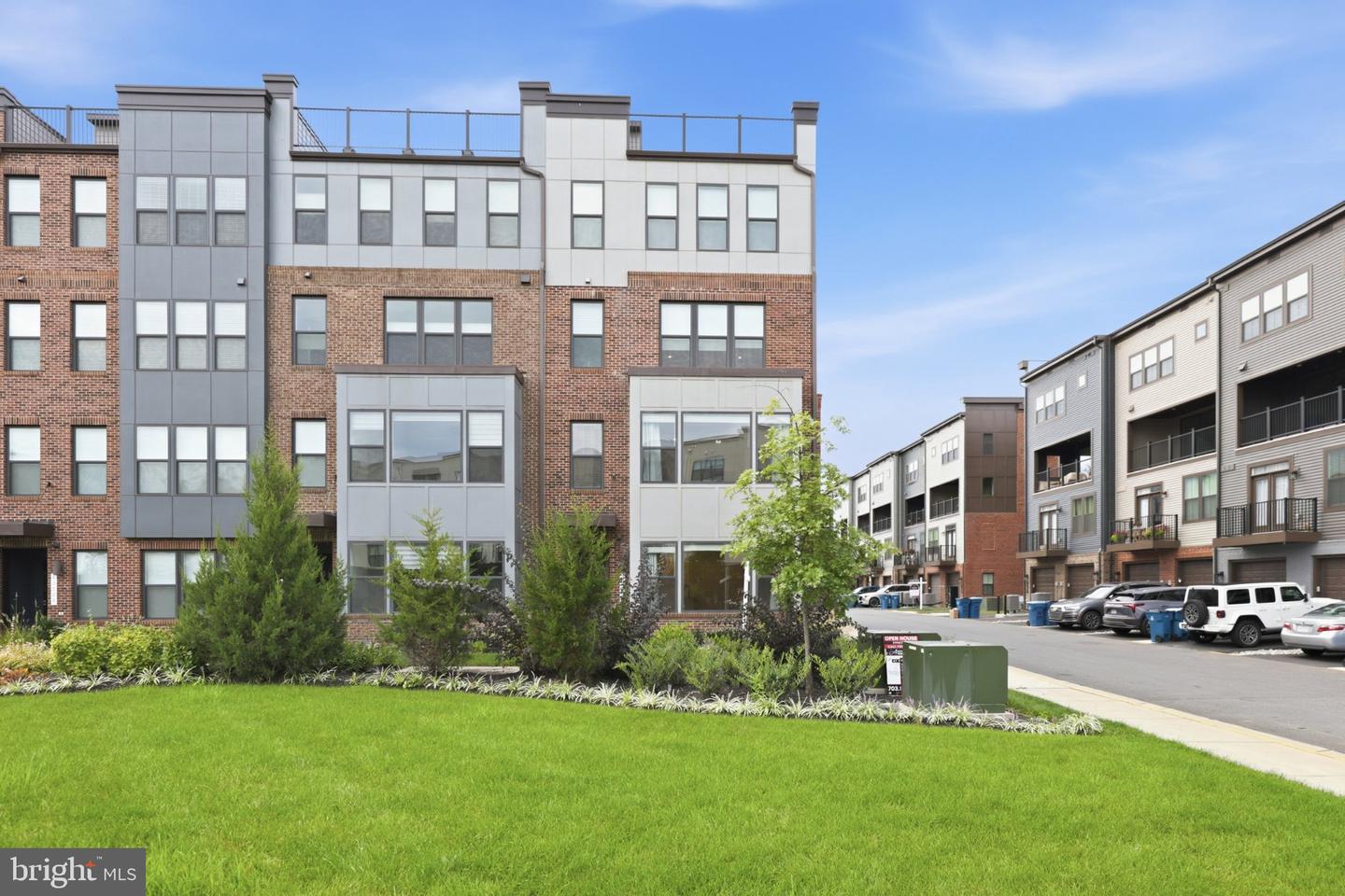 43728 Transit Sq Property Photo 1