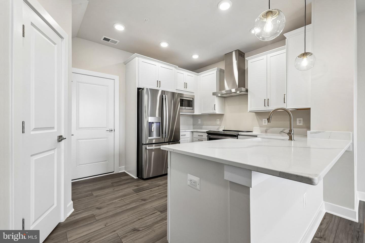 20167 Northpark Dr Property Photo 3