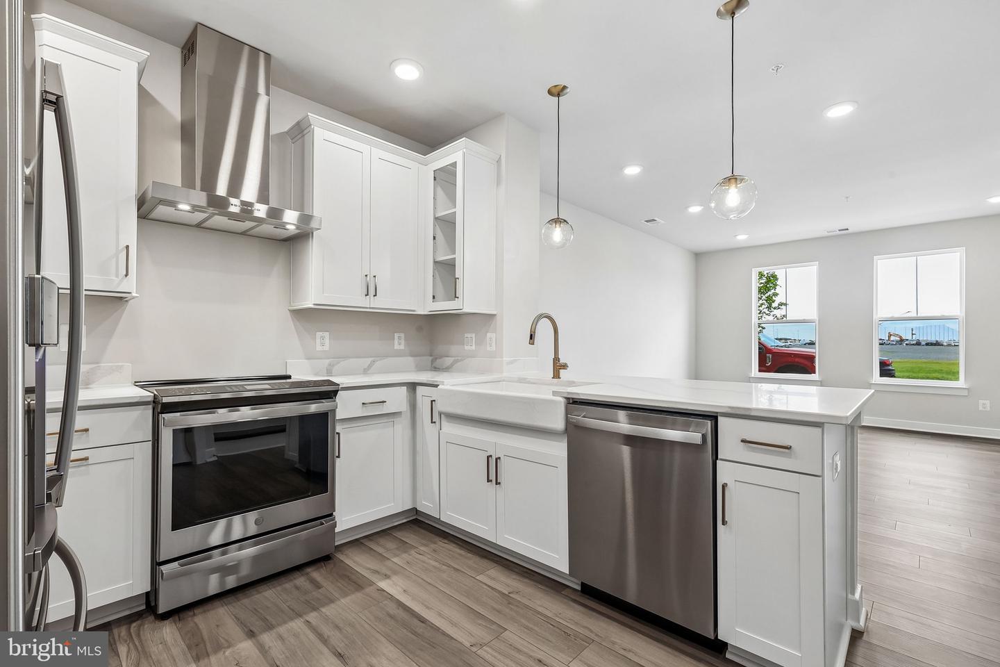 20167 Northpark Dr Property Photo 4