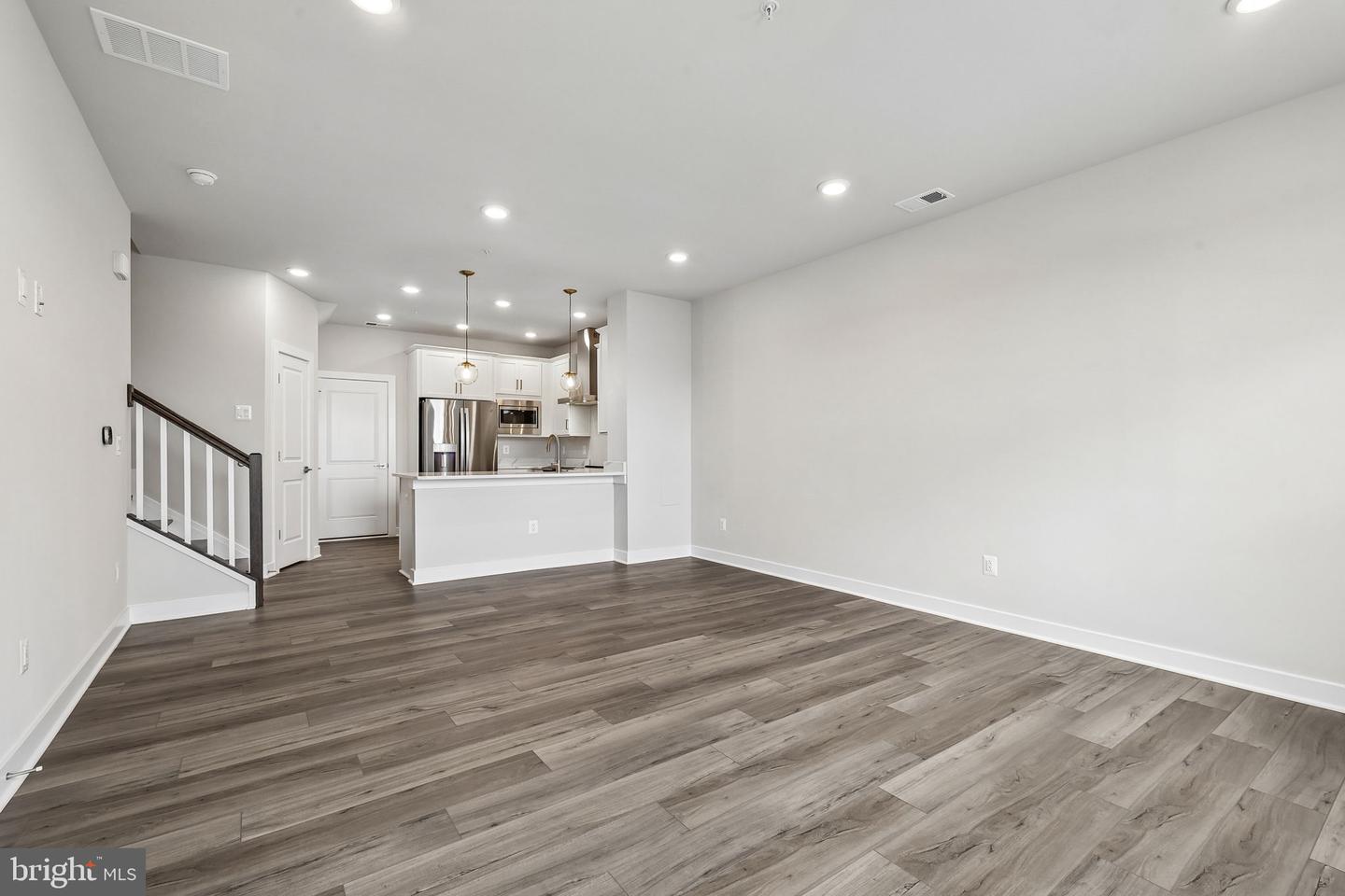 20167 Northpark Dr Property Photo 6