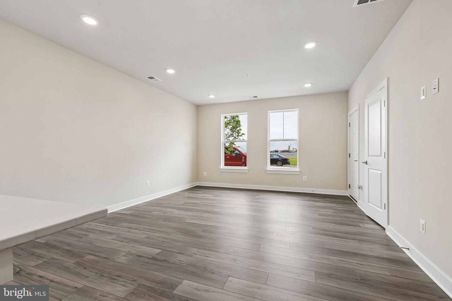 20167 Northpark Dr Property Photo 7