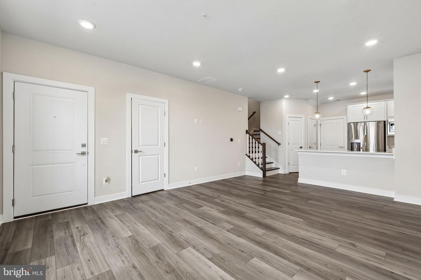 20167 Northpark Dr Property Photo 8