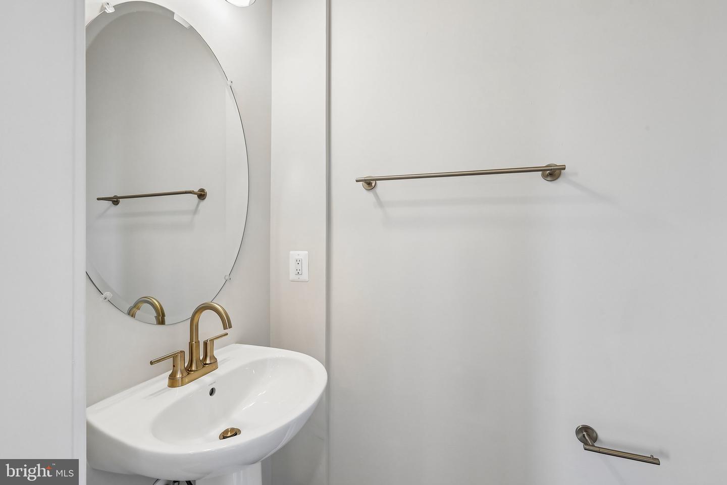 20167 Northpark Dr Property Photo 9