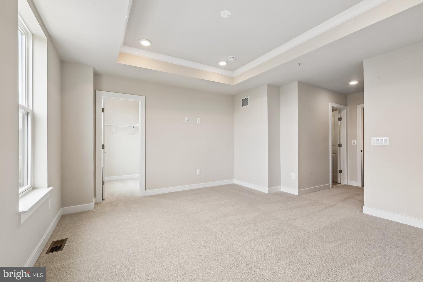 20167 Northpark Dr Property Photo 16